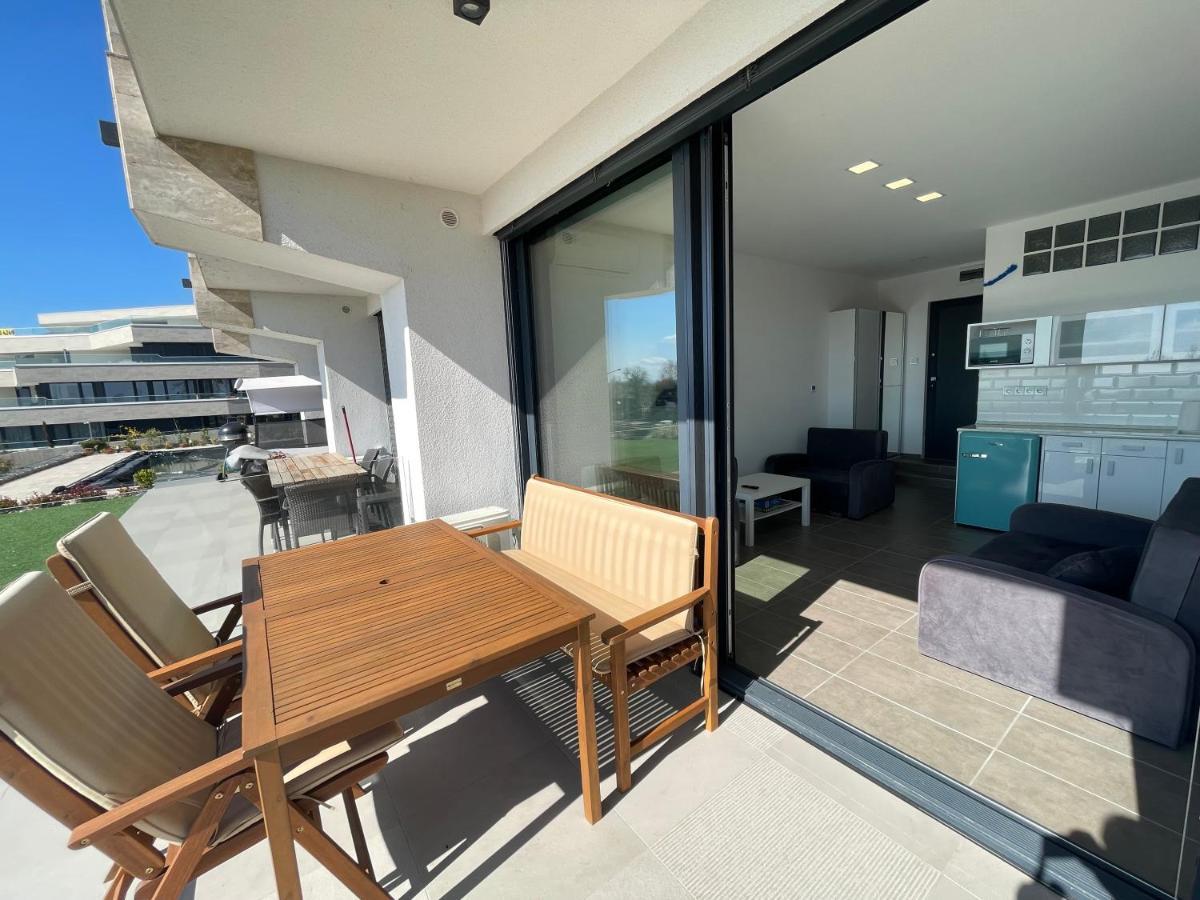 Club Panorama Studio - Pool, Garden Apartment Alsoors Luaran gambar